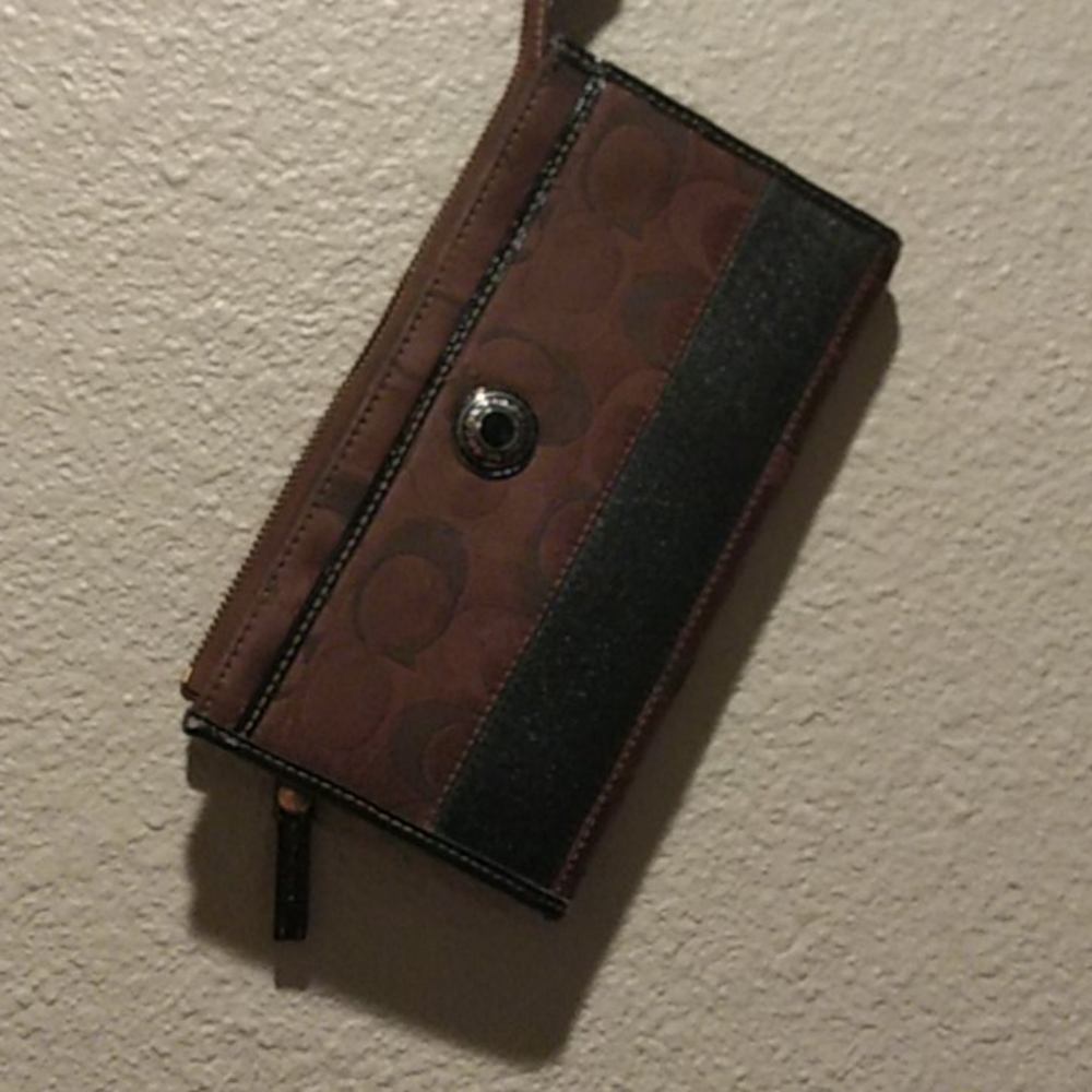 Coach Gallery Signature Canvas Zip Wristlet Wallet